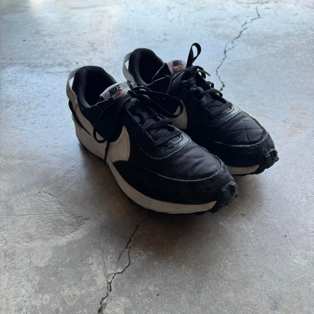 Nike waffle black sneakers